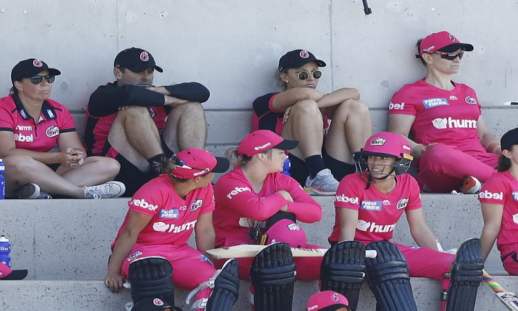wbbl 'administrative error' costs sydney sixers $25000