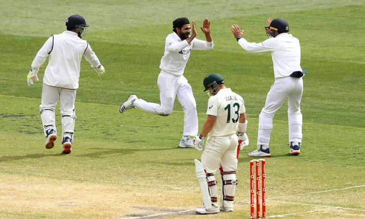 AUS vs IND: Melbourne Test, Australia Takes a lead of 2 run at the end of day 3