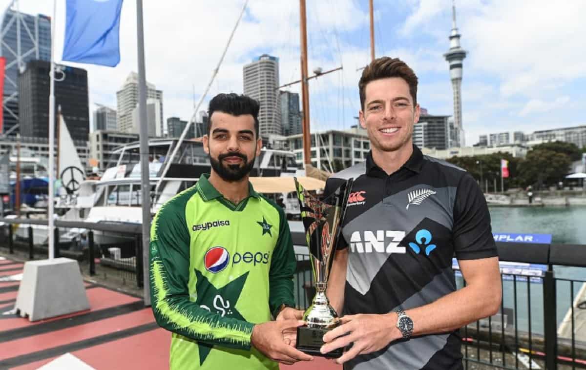Pakistan opt to bat first against New Zealand in first T20I Pakistan opt to bat first against New Zealand in first T20I