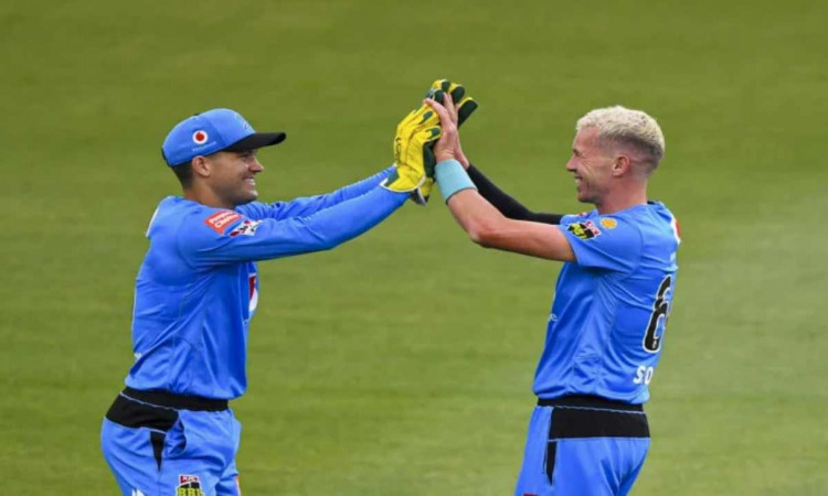 big bash league 10 peter siddle and weatherald help adelaide strikers beat hobart hurricanes