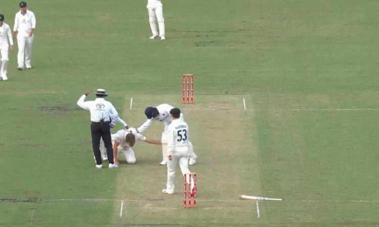 cameron green injured by jasprit bumrah during practice match between india a and australia a 