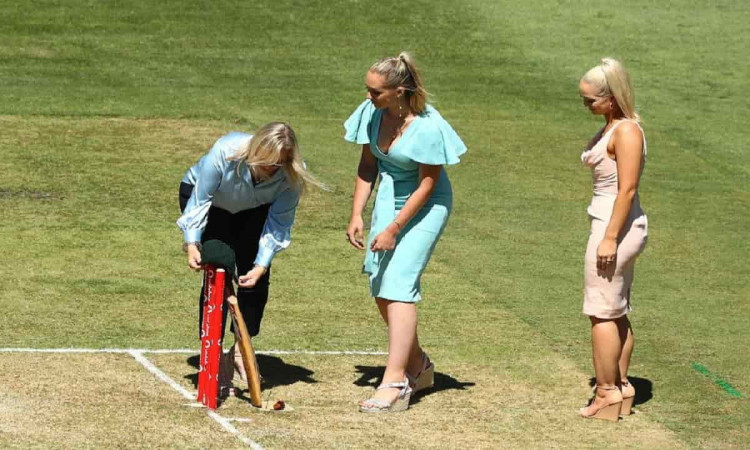 Image of Cricket Dean Jones Family Pays Special Tribute