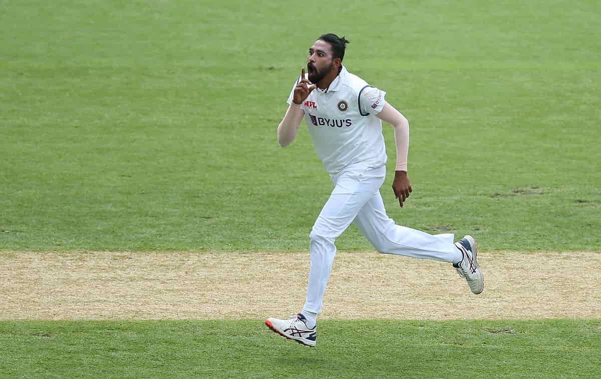 Rain halts play after David Warner departs Rain halts play after David Warner departs