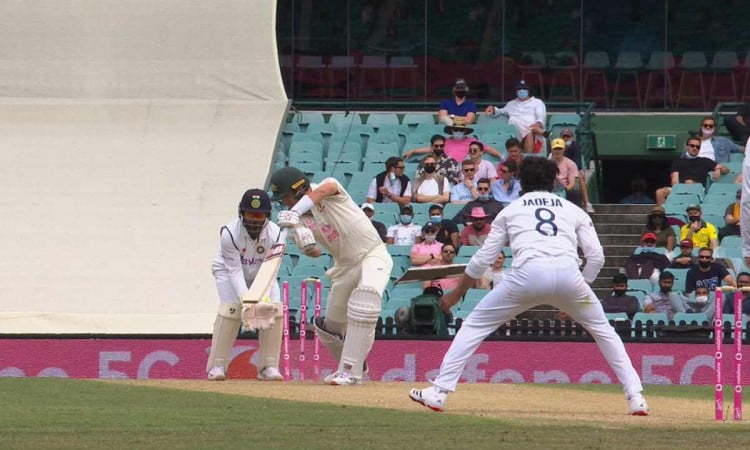 india vs australia ravindra jadeja clean bowled pat cummins by yorker in sydney test