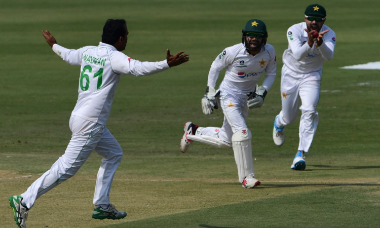 Cricket Image for पाकिस्तान के बूढ़े गेंदबाज़ ने ढ़ाया अफ्रीकी बल्लेबाज़ों पर कहर, अपने डेब्यू टेस्ट