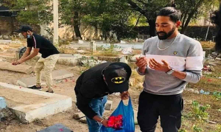 The Emotional Moment Of Mohammed Siraj Player Reached The Father'S Grave First 