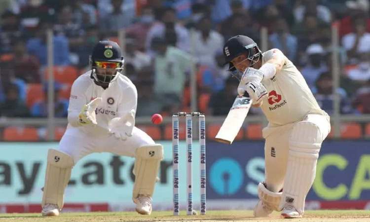  England are bowled out for 112. This is their lowest ever 1st innings Test score in India