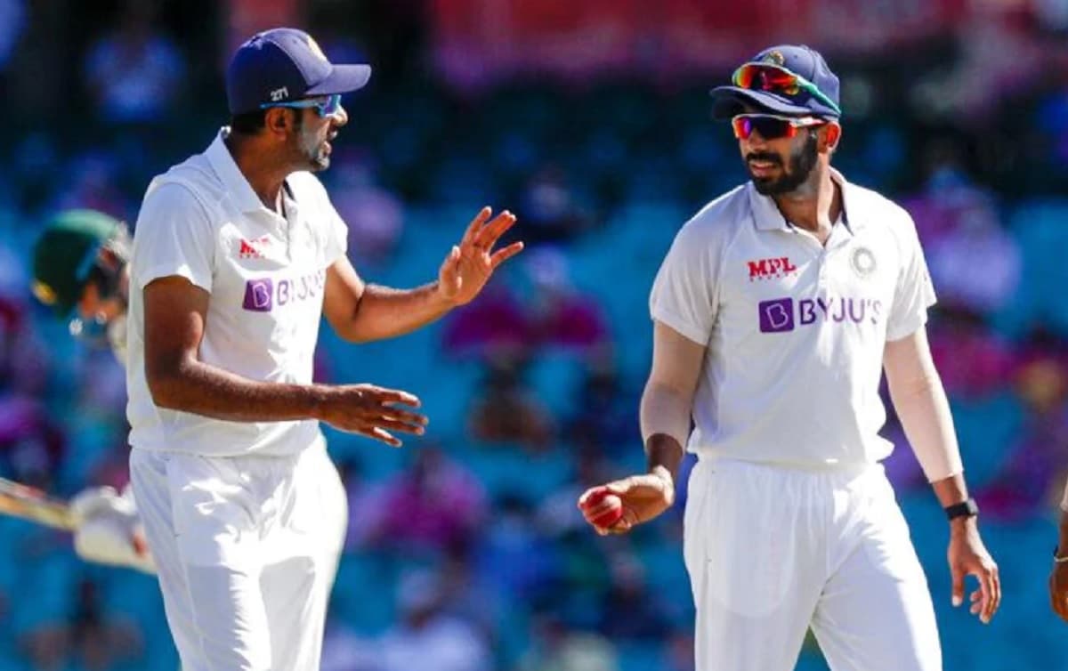 Ravichandran Ashwin and Jasprit Bumrah Ravichandran Ashwin and Jasprit Bumrah