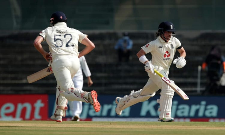 England Team Pays Tribute To Tom Moore, Sport Black Armbands