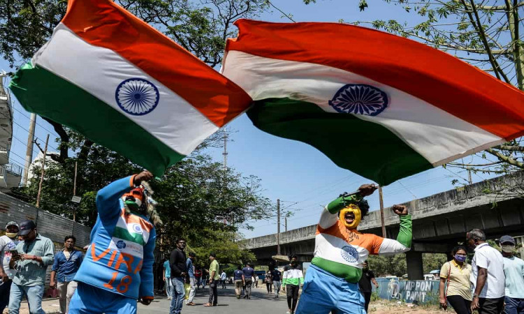 Cricket Image for Excited Indian Fans Stream Into World's Biggest Cricket Stadium