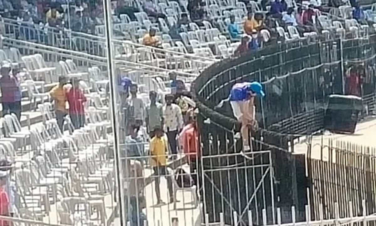 Cricket Image for Ind vs Eng, 2nd Test: Fan Enters The Playing Area At Chepauk Stadium On Day 3