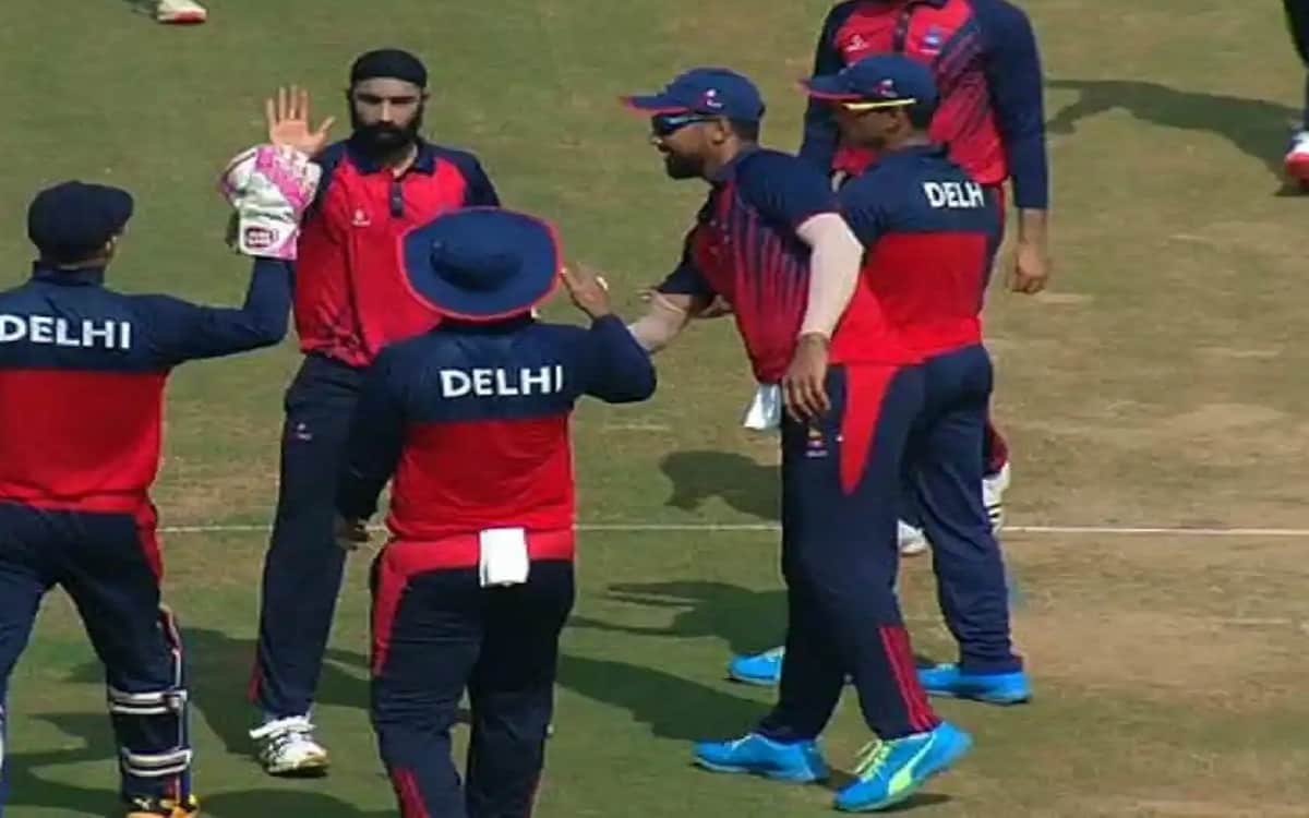 Vijay Hazare Trophy: पुडुचेरी को 179 रनों से हराकर दिल्ली को हासिल हुई पहली जीत Vijay Hazare Trophy: Delhi's first win in tournament by defeating Puducherry by 179 runs
