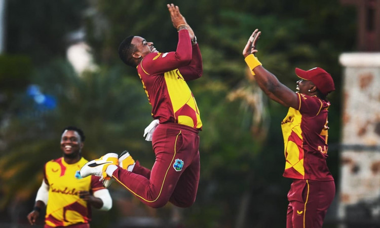 Cricket Image for WI vs SL: वेस्टइंडीज ने तीसरे T20I में श्रीलंका को हराकर 2-1 से जीती सीरीज,एक ओवर 