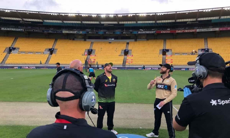 australia opt to bat first against new zealand in fourth t20i