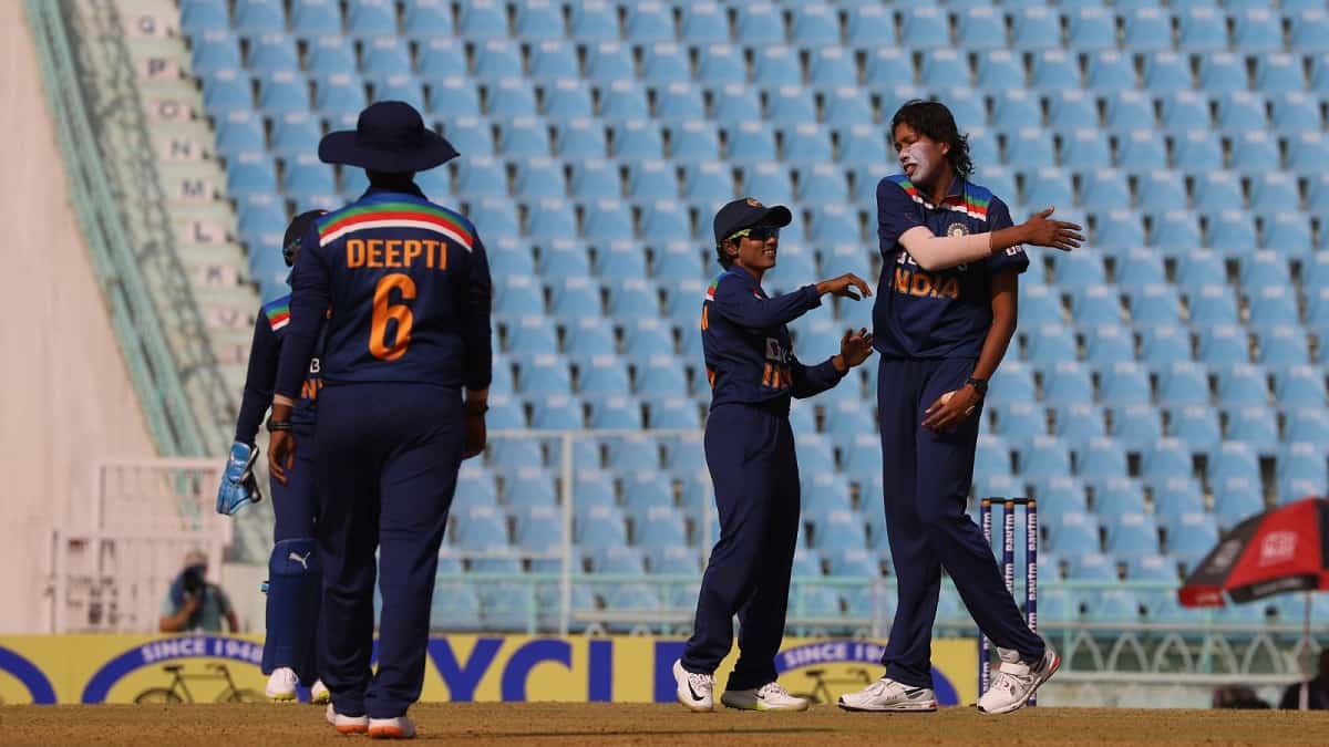 India vs South Africa Jhulan Goswami Helps India Dismiss South Africa For 157 In 2nd T20I