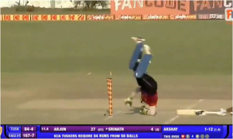 Cricket Image for VIDEO : RCB के मोहम्मद अजहरूद्दीन ने धोनी को भी किया फेल, हवा में उड़कर किया ऐसा र
