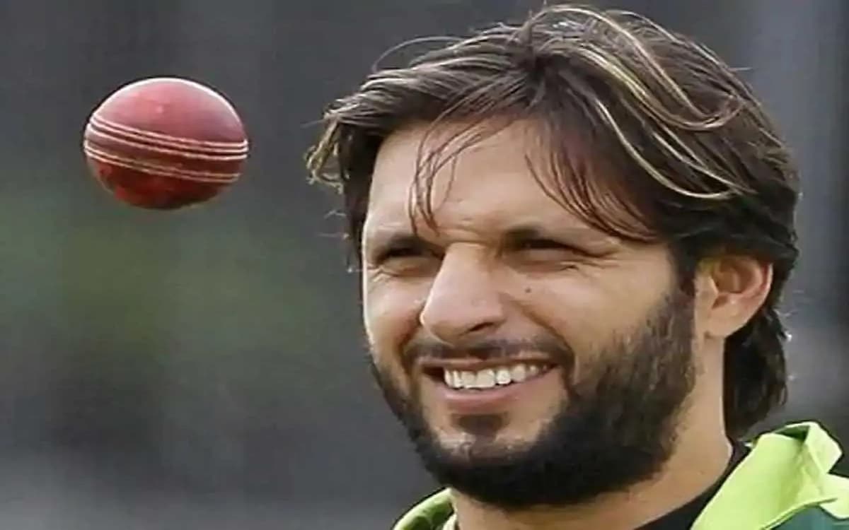 Dispute over age on Shahid Afridi's birthday after player tweeted about his age शाहिद अफरीदी के जन्मदिन पर उम्र को लेकर छिड़ा विवाद