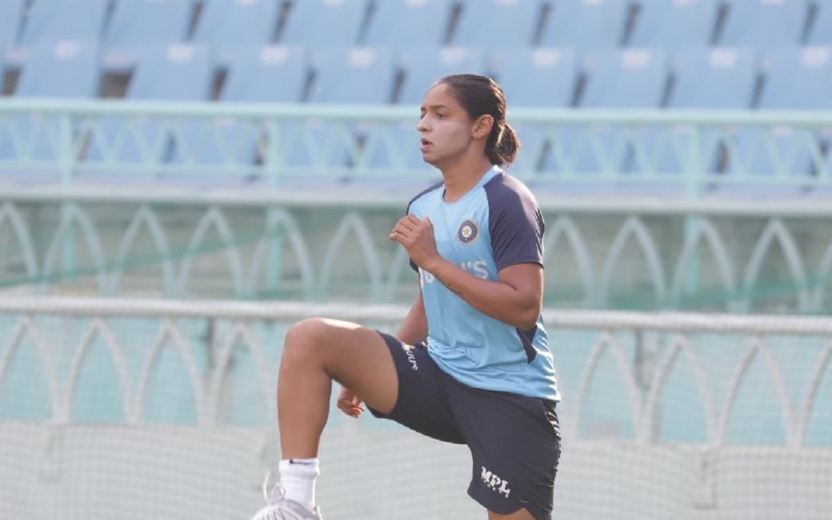 Mandhana gets captaincy of Indian Women's team in absence of Harmanpreet Kaur IND vs SA: हरमनप्रीत की गैरमौजूदगी में स्मृति मंधाना को मिली टीम की कमान