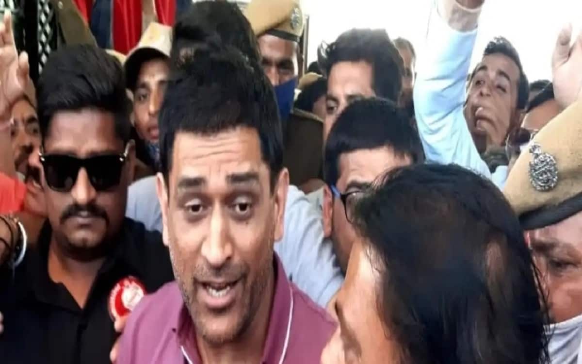 राजस्थान में लोगों के बीच दिखी 'धोनी की दीवानगी' To get a glimpse of mahendra singh dhoni crowd get uncontrolled