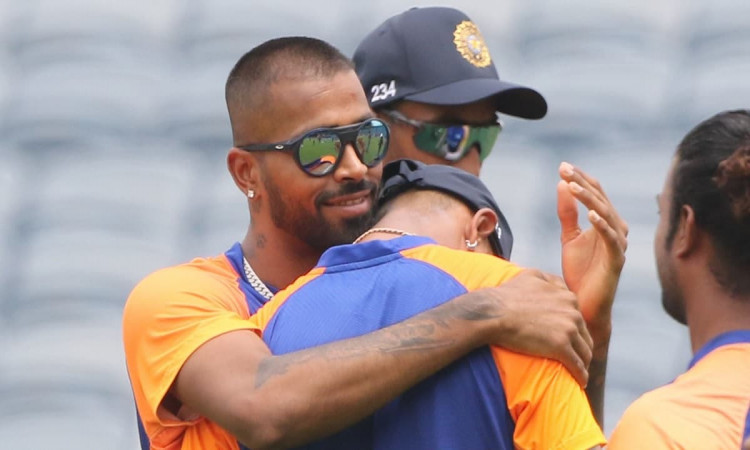 Cricket Image for Watch: Krunal Pandya Gets Emotional As He Receives ODI Cap From His Brother