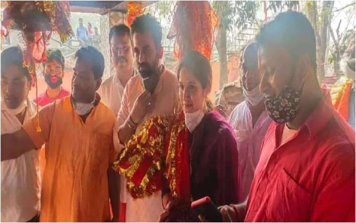 Zaheer Khan arrives at Chinnamastika temple in Jharkhand with wife for worshiped and blessings of Goddess पत्नी संग झारखंड के छिन्नमस्तिका मंदिर पहुंचे जहीर खान, खिलाड़ी ने पूजा-अर्चना कर देवी से मांगा आशीर्वाद
