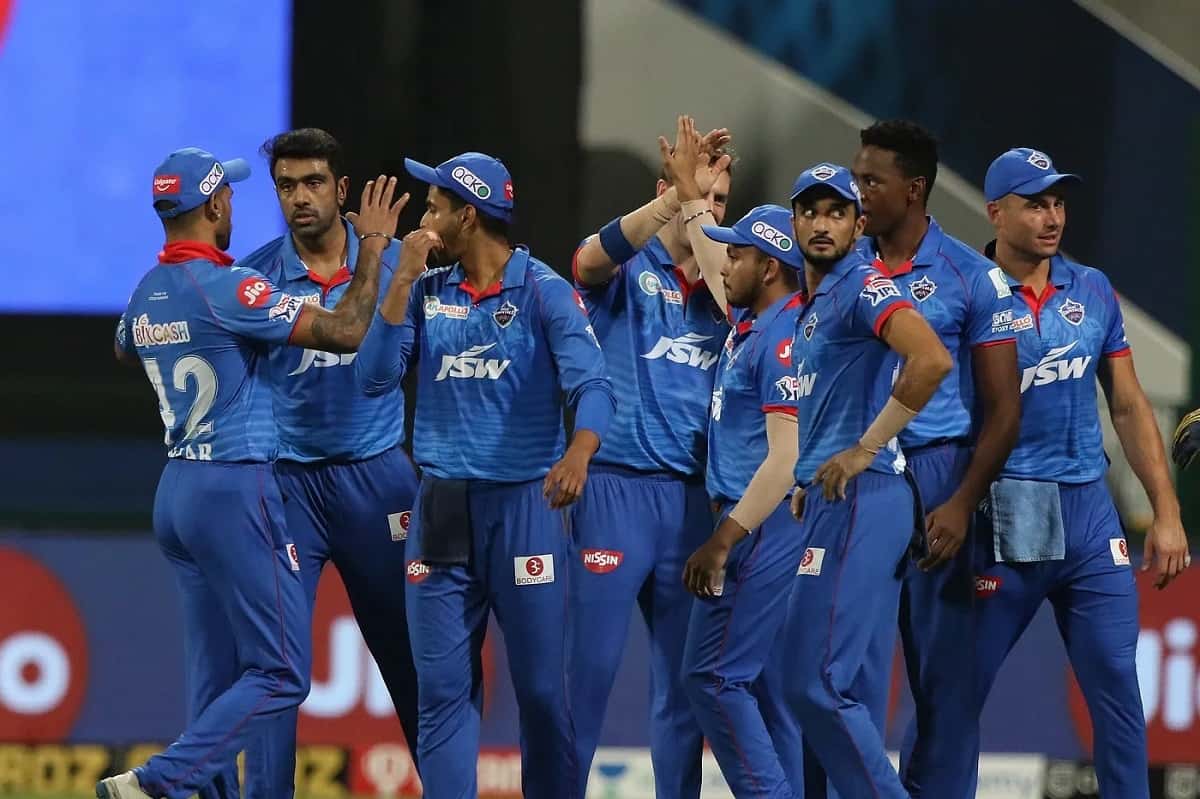Delhi Capitals vs Punjab Kings Steve Smith Receives His Debut Cap For Delhi Capitals