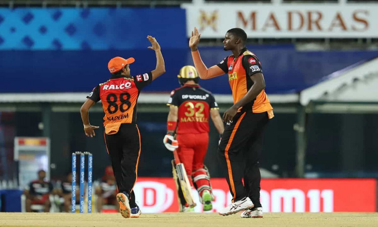 Cricket Image for Sunrisers Hyderabad Stopped Bangalore At 1498 With Superb Bowling