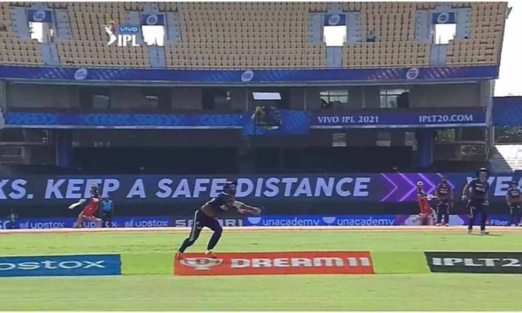 Cricket Image for VIDEO :  राहुल त्रिपाठी बने 'सुपरमैन', 19 मीटर दौड़कर पकड़ा विराट कोहली का हैरतअंग
