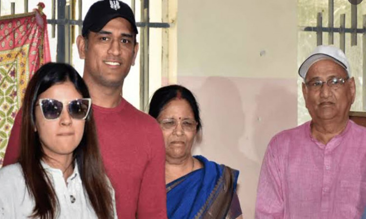 Sakshi shares latest update on MS Dhoni's parents health after they test positive for COVID-19