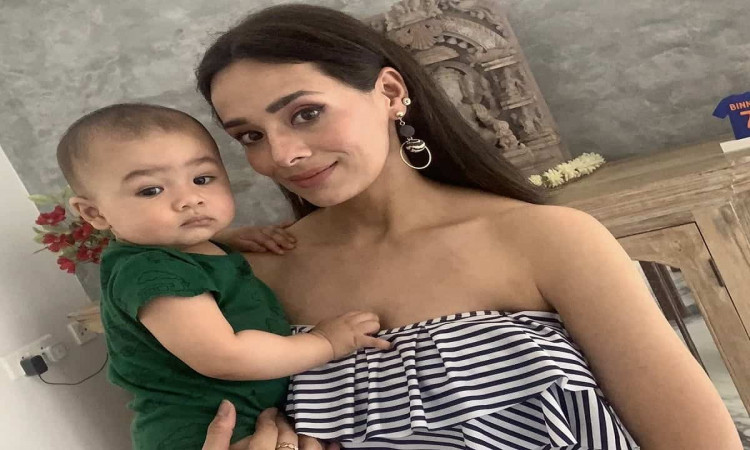 Mayanti Langer Binny Tweets Pic With 9-Month-Old Son, fans reacts in hilarous way