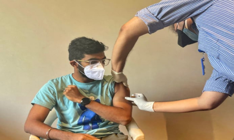 Bumrah take first dose corona vaccine