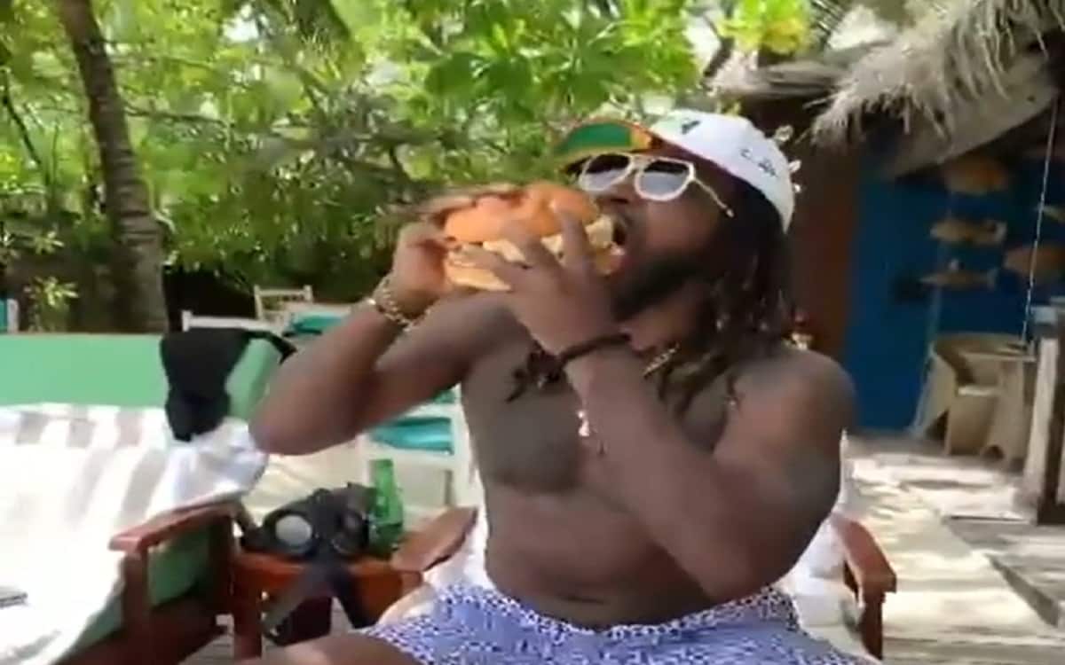 Cricket Image for Chris Gayle Chills Out In Quarantine, Has The 'Biggest' Burger