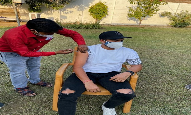 Kuldeep Yadav receives first dose of COVID-19 vaccine