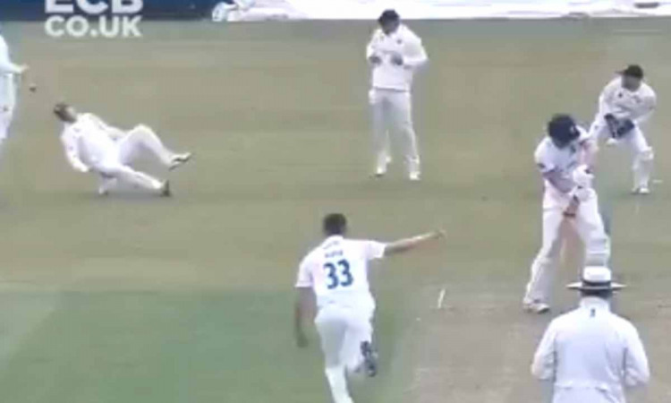 Cricket Image for VIDEO : मार्क वुड ने अपनी स्पीड से मचाया तहलका, स्लिप फील्डर ने बाल-बाल बचाई ज़ान 