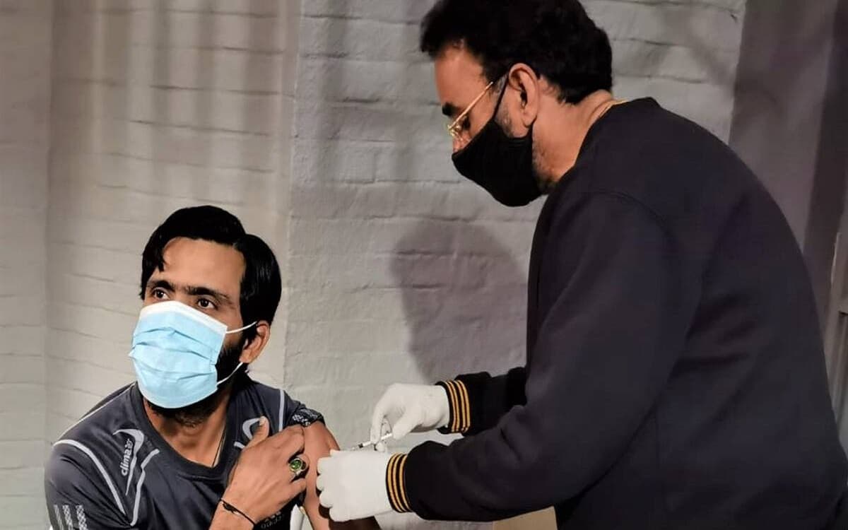 'PCB की जिम्मेदारी है कि वह अपने क्रिकेटरों का ध्यान रखे', वैक्सीनेशन का पहला चरण पूरा हुआ Pakistan Cricket Team Completed the first phase of vaccination for Cricketers