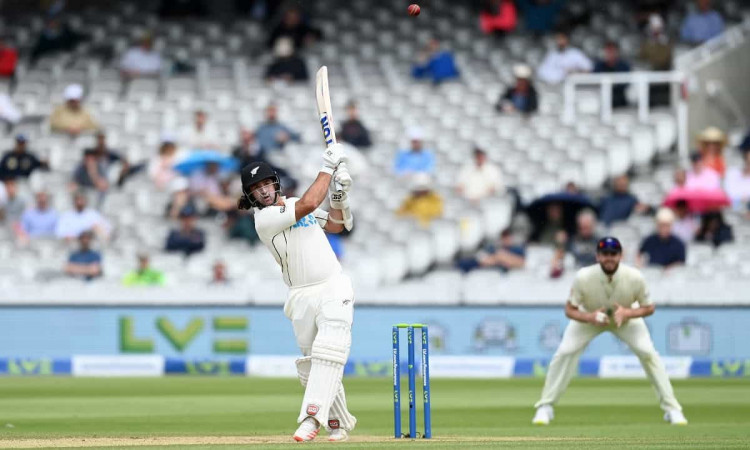  Rain forces early lunch after New Zealand take lead to 272