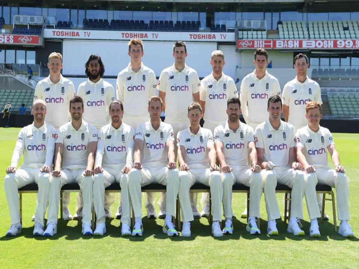 England Team Wears Anti-Discrimination 