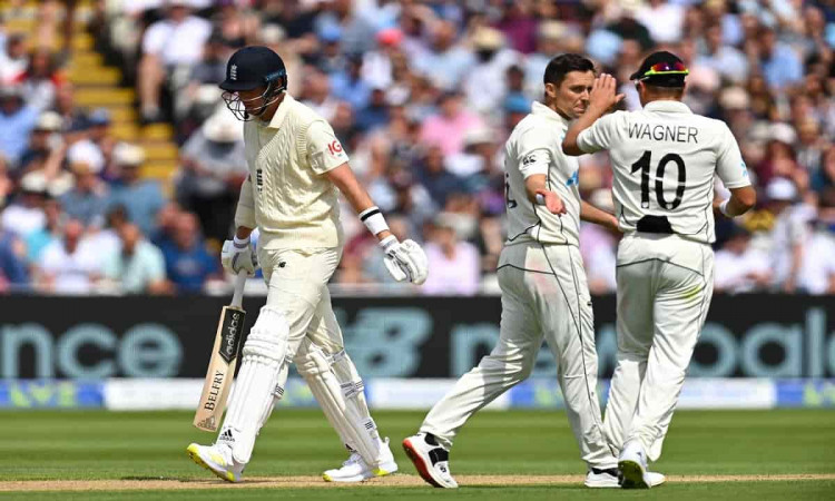 Cricket Image for New Zealand Bundled Out England For 303 In The First Innings In The Second Test 