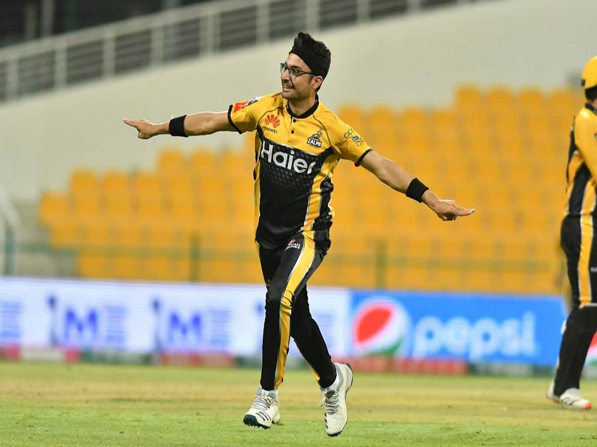 Psl 21 Bowlers Hazratullah Zazai Star In Peshawar Zalmi S 6 Wicket Win Over Karachi Kings On Cricketnmore