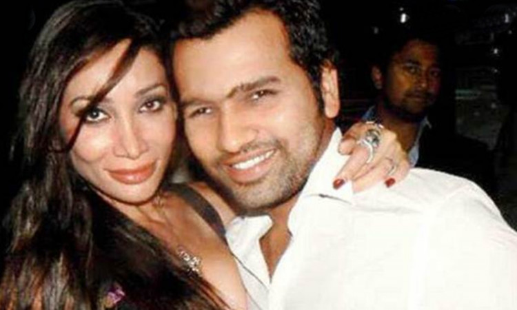 Cricket Image for Bollywood Actress Sofia Hayat Dated Both Rohit Sharma And Virat Kohli