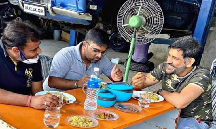 Cricket Image for Ms Dhoni Enjoys Food At Garage Fans Loves His Simplicity