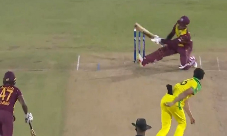 WI vs AUS 2021 - Shimron Hetmyer bravely scoops Mitchell Starc for a six to bring up second T20I hal
