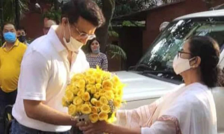 Mamata Banerjee Calls On Sourav Ganguly On His Birthday
