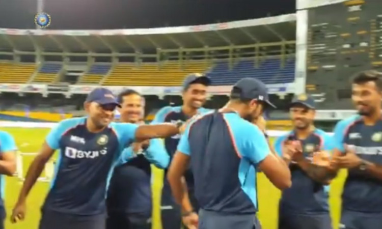 Cricket Image for VIDEO : डेब्यू कैप मिलते ही छलक पड़े आंसू, वॉरियर को साथियों ने लगाया गले