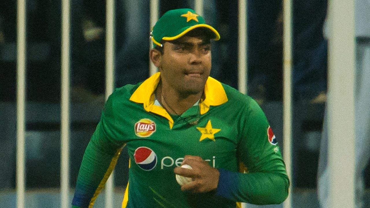'सेल्फी' लेने आए 2 लोगों ने की उमर अकमल को जान से मारने की कोशिश Cricket Image for 2 People Who Came To Take Selfie Tried To Kill Umar Akmal