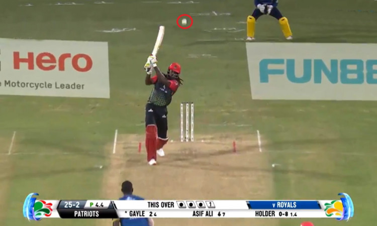 Cricket Image for VIDEO: क्रिस गेल ने छक्का मारकर तोड़ा शीशा, कमेंटेटर के उड़े होश