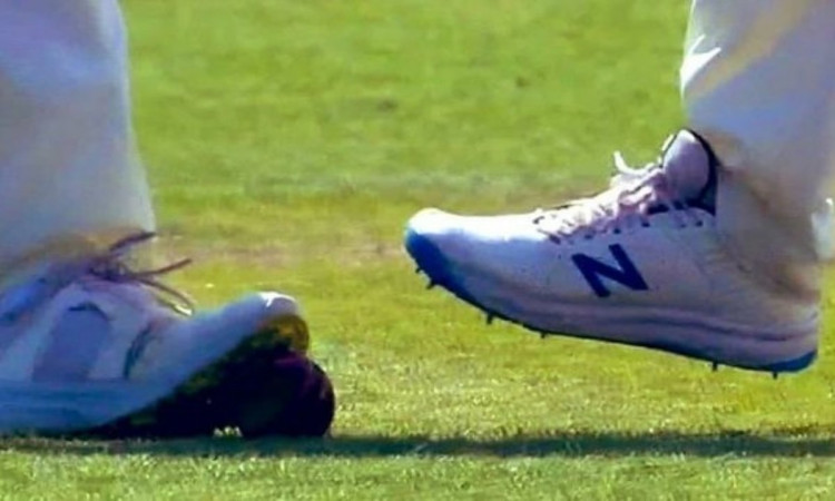 Cricket Image for VIDEO : 'बॉल टेंपरिंग या कुछ और', वायरल वीडियो ने बढ़ाई इंग्लैंड की मुश्किलें