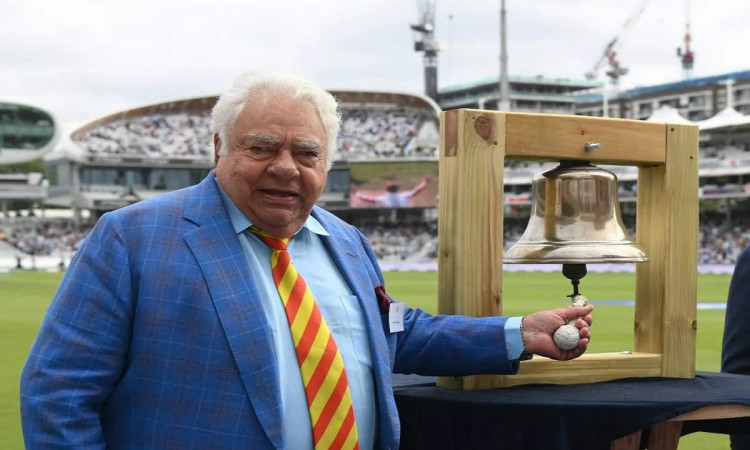 The third day's game started at lord's after former indian wicketkeeper Farooq Engineer ringing the bell