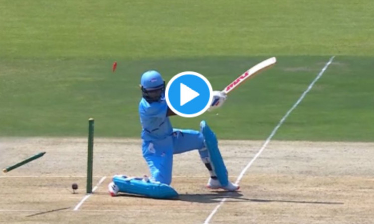 Cricket Image for VIDEO : खुद ही उखाड़ डाली अपनी स्टंप्स, अज़ीबोगरीब तरीके से आउट हुआ बल्लेबाज़