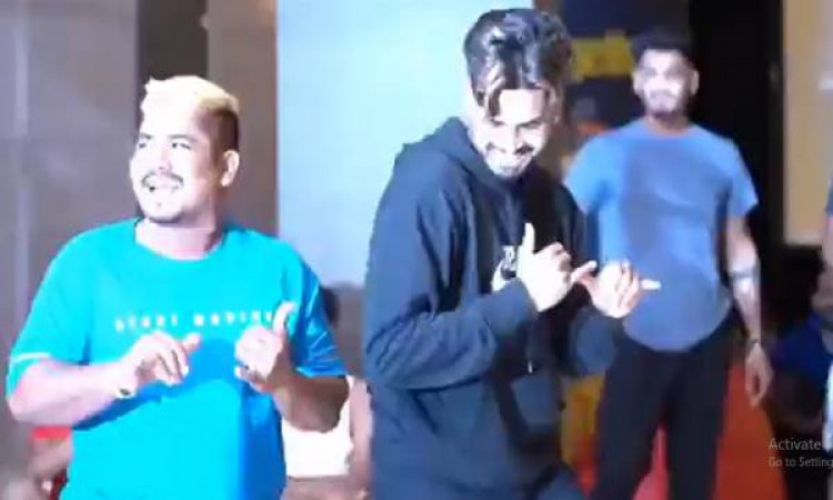 Shreyas Iyer and other Delhi Capitals players dance to Vaathi Coming in viral video
